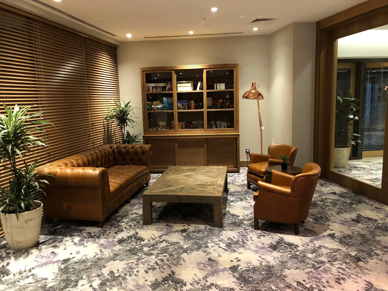 Otel Yatak Başlığı Modelleri: Fonksiyonel ve Şık Üniteler